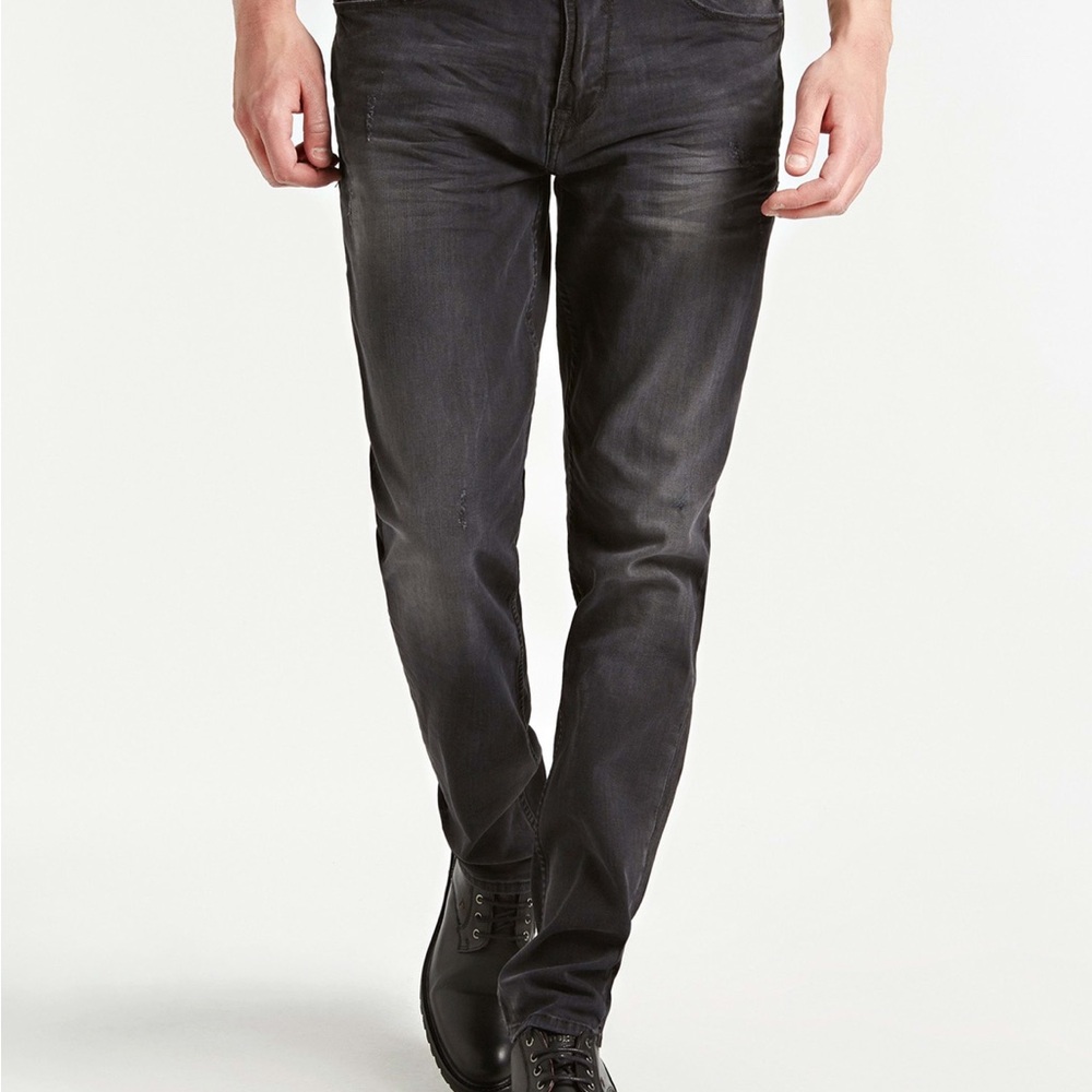 Guess Men's black slim fit low rise tapered leg